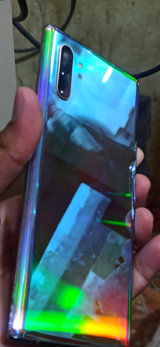 السلام عليكم للبيع
***********
كلكسي نوت 10بلس 
نضافه فول. فقط الجهاز 
بي كسر بالضهر.  ملحقاته كامله 
سعر 210
