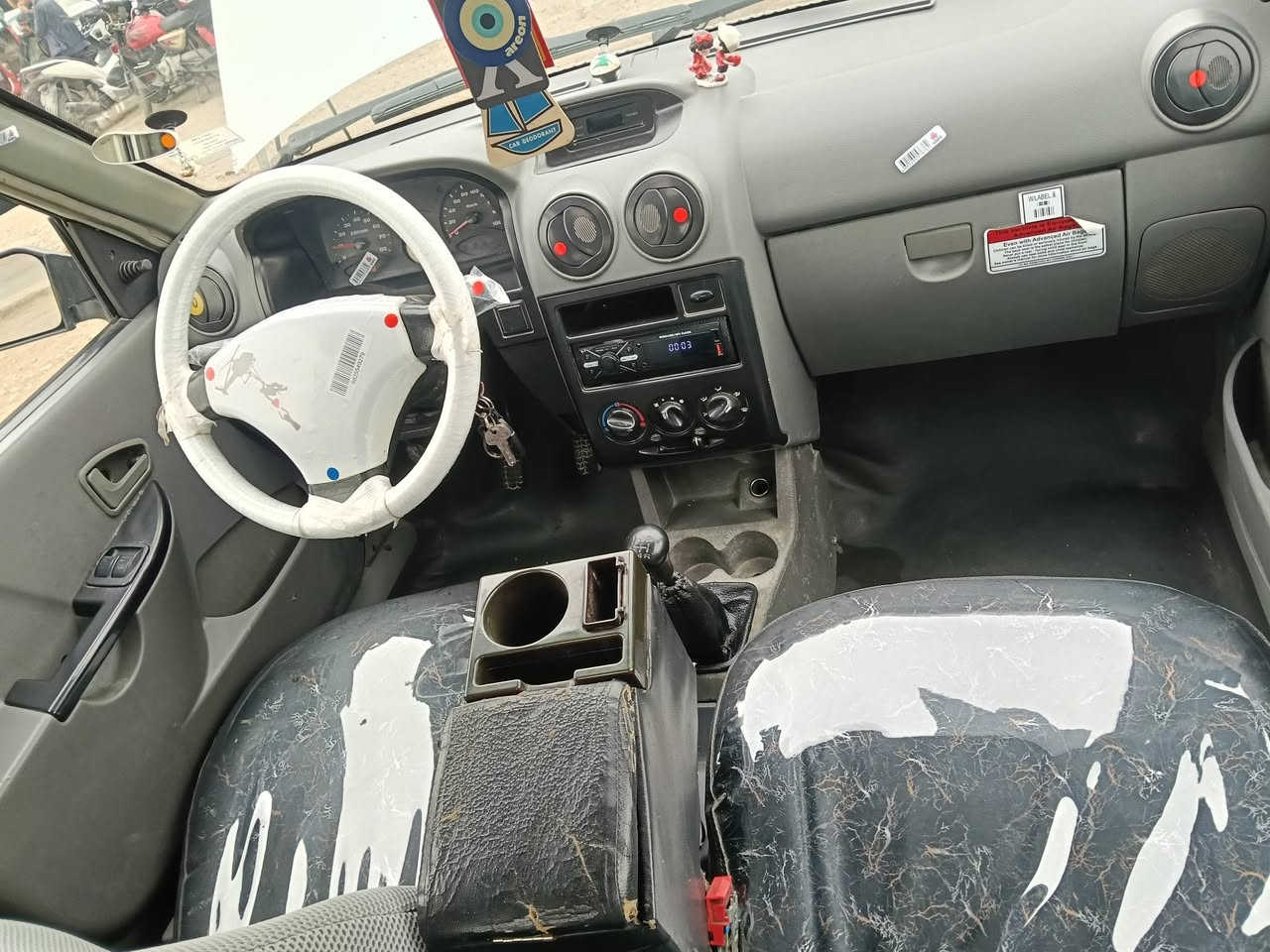 السلام عليكم سايبه موديل 2012معمره هلال جاملغ الخلفي ودوسه مال باب الامامي معمرات ثنينهن بس بل بدايه صدر جديد امامي خلفي تخم تأير مكينه جديد تبريد شغال كهربائيه كلها شغاله دوشمه كوستر وسياره خير من الله 
سعر/43وبيه مجال شي بسيط
عنوان /بغداد مدينه الصدر 
***********
