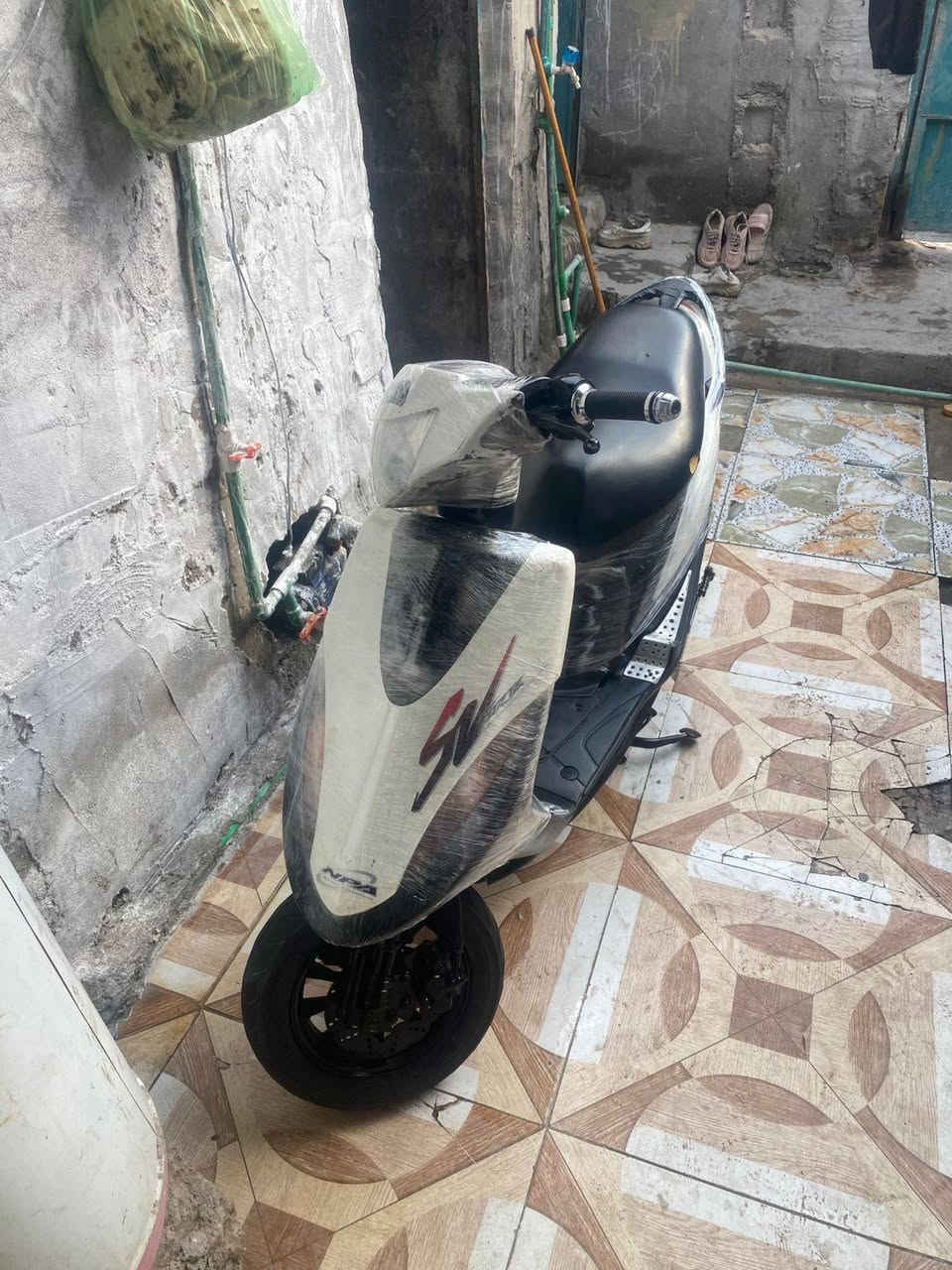 سلام عليكم دراجه ماكس عدله بوشه٤٩ بلاد كلجات رياضيه سلف رياضي قفل صندوك قفل ستيرن كهربأيات شغاله من لطول للطول  وبيها تزويد دبلات وتزويد شيال سعر 850 مكان حيانيه تأميم رقم لهاتف ***********
