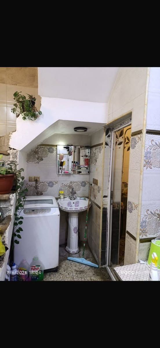 # على بركة الله 
# مكتب دار المستقبل للعقار والبناء 
# بيت للبيع بسعر مناسب طابو صرف. 
🏛️🏛️🏛️🏛️🏛️🏛️🏛️🏛️🏛️🏛️🏛️ 
بيت للبيع بسعر مناسب طابو صرف حي الجهاد ديوان المخابرات شارع عرضه 12م المساحة 50م واجهه 4.25م نزال12م يحتوي على.. 
🪶 2 نوم 
🪶 صاله 
🪶مطبخ 
🪶 خدمات/2
# نشر عدد الإعلان 133/30 كرار
📞*********** وتساب 
📞*********** وتساب 
# الله يرزق الجميع.
🏛️🏛️🏛️🏛️🏛️🏛️🏛️🏛️🏛️🏛️🏛️
