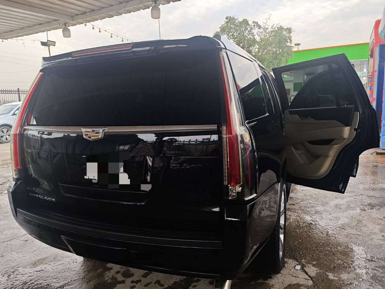 للبيع كدلاك اسكاليد 2016 متومه شمالي فول مواصفات رايدهه شدتين السياره في بغداد ***********
