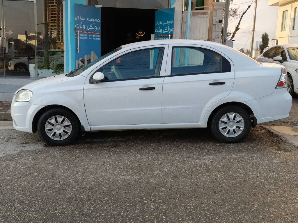 ئەڤیۆ مۆدێل 2011
سەنەوی جنوبە بەشەرتی هەموو کوردستان بگەرێ
ناو زەرد و گێڕ تۆماتیک و چوار تایەی تازە و چوار جام کارەبا و قفڵ مەرکەزی و مەکینە فەل و تەبرید
بێ نوقسانی بێ فەسروف بەنزین زۆر زۆر کەم دەخوات زۆر سەیارەیکی بێ مەسروفە

لە سلیمانیم : *********** السليمانية, العراق
