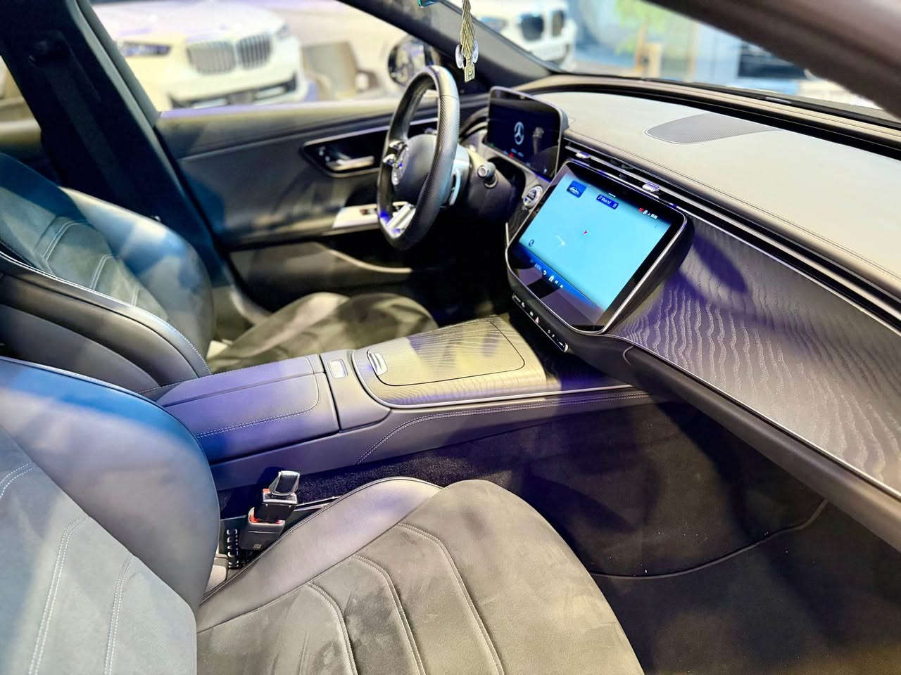 E 200 AMG 2024
وارد المان ضمان انتربول ٢ بصمة بيلاد 
سيارة كلين تايتل حتي شخط شرط 
رادار امامي خلفي تحديد تحديد مسافة سيارات 
حساس خلفي امامي 
شاشة كبير كاربلةي 
كاميرة خلفية 
كيج الكتروني 
ستيرن S كلاس جديد 
هيكل بيلا AMG 
جام تضليل حكومي 
سيارة مرقم جاهز 
٢٢ ماشية حقيقي
٤٥٨$ 
*********** وتس اب 
*********** أربيل, العراق
