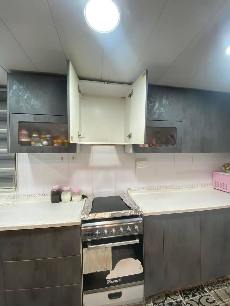 كاونتر hdf نظيف داخل وخارج قياس ٥ امتار 
سطح مرمر ارقى شغل مشتغلي 
سعر ٨٠٠
مكان الغزاليه 
*********** واتساب
