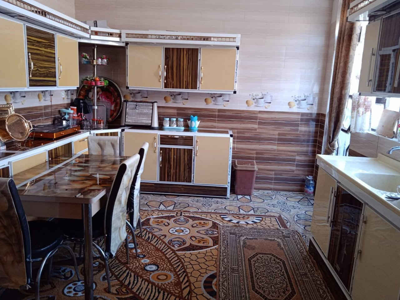 دار للبيع حواس حي المختار مساحة البيت 200م والقطعة 200م يتكون من 2غرف نوم واستقبال وصالة ومطبخ
للاستفسار الاتصال ***********
