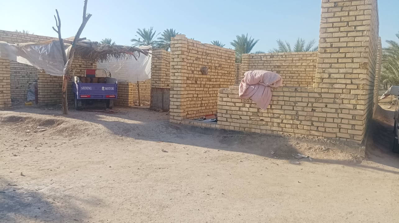 يا الله سلام عليكم للبيع ارض طابو زراعي سند 25 تحميل أسهم وبيسمي مساحه 3دونم وربع +هيكل طابوق وبيت ابلوك  كافة الخدمات موجوده السعر 275 مع المجال استفسار *********** العنوان بابل ابوغرق خلف المجمع الكوثر السكني
