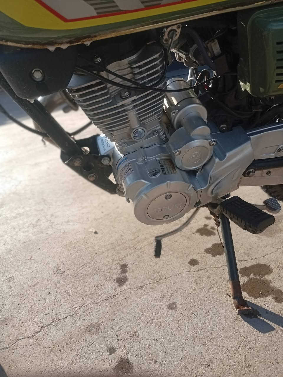 سلام عليكم دراجه سونك موديل 24 دراجه نضيفه ما متعوبه كلشي شغال سلف دشبول اشاير هرون تشغيل عن بعد محرك ما مفتوح كلشي بلادي بيه  وهاي كدامكم بل صوره سعر 650 وبيه مجال بسيط . ***********
