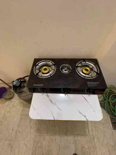 سلام عليكم تتوفر شقة مؤثثة صغيرونة للايجار مؤثثة جاهزة غرفة و صالة و خدمات تصلح سكن او مكتب تجاري  كرادة داخل مجاور مطعم فيتامين فرع مقهى الرواد اذا تفيدك اتصل اني ابو الملك تستلمها اليوم للاتصال مع المالك مباشر ***********/*********** سيد علي الحسيني
