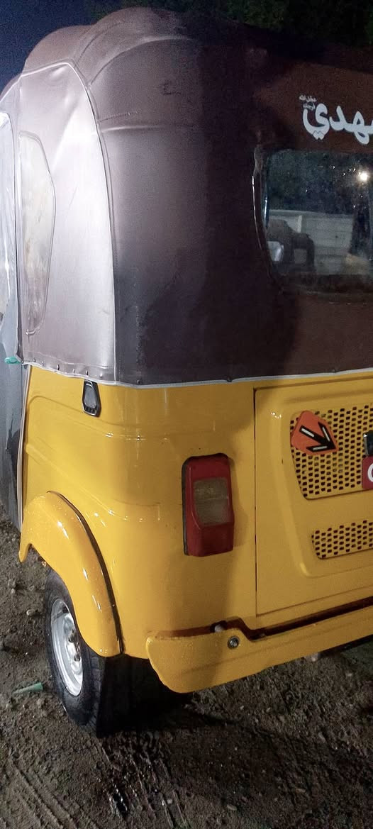 تكتك موديل 2021/11/25 رقم وسنويه  مكينه مكفوله 
بيها ضربه بصفحه معمرة بارد وبيها ع كد اربع صابع فوك لبك لايت
 كهربائيات شغاله سعر ٨ وبيها مجال +تجي تكلب وشوف وتقتنع وتدلل 
رقم *********** 
حي السفير /شماعيه
