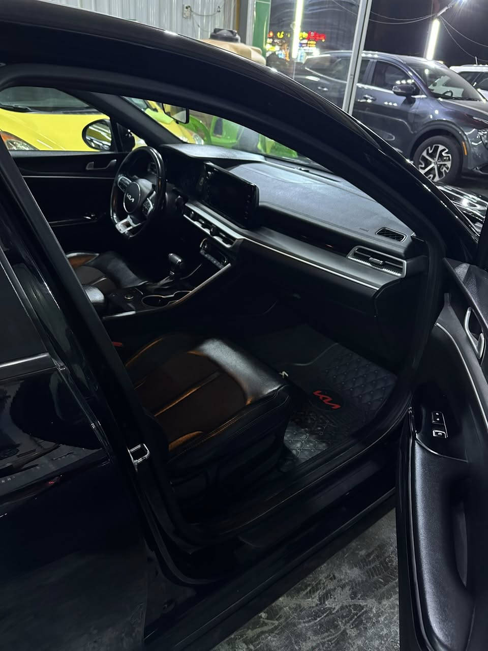 سلام عليكم k5 2022 سياره رقم معوقين بغداد وكاله عامه  حادث كلش حلو مواصفات السياره جي تي لاين 
بصمه تشغيل عن بعد 
رادارات تحكمات ستيرن 
 سياره جاهزه ما بيها كل نقص 
سعر السياره مناسب 
شراي خابرني وبيك خير وتدلل 
مكاني بغداد البنوك 
***********
