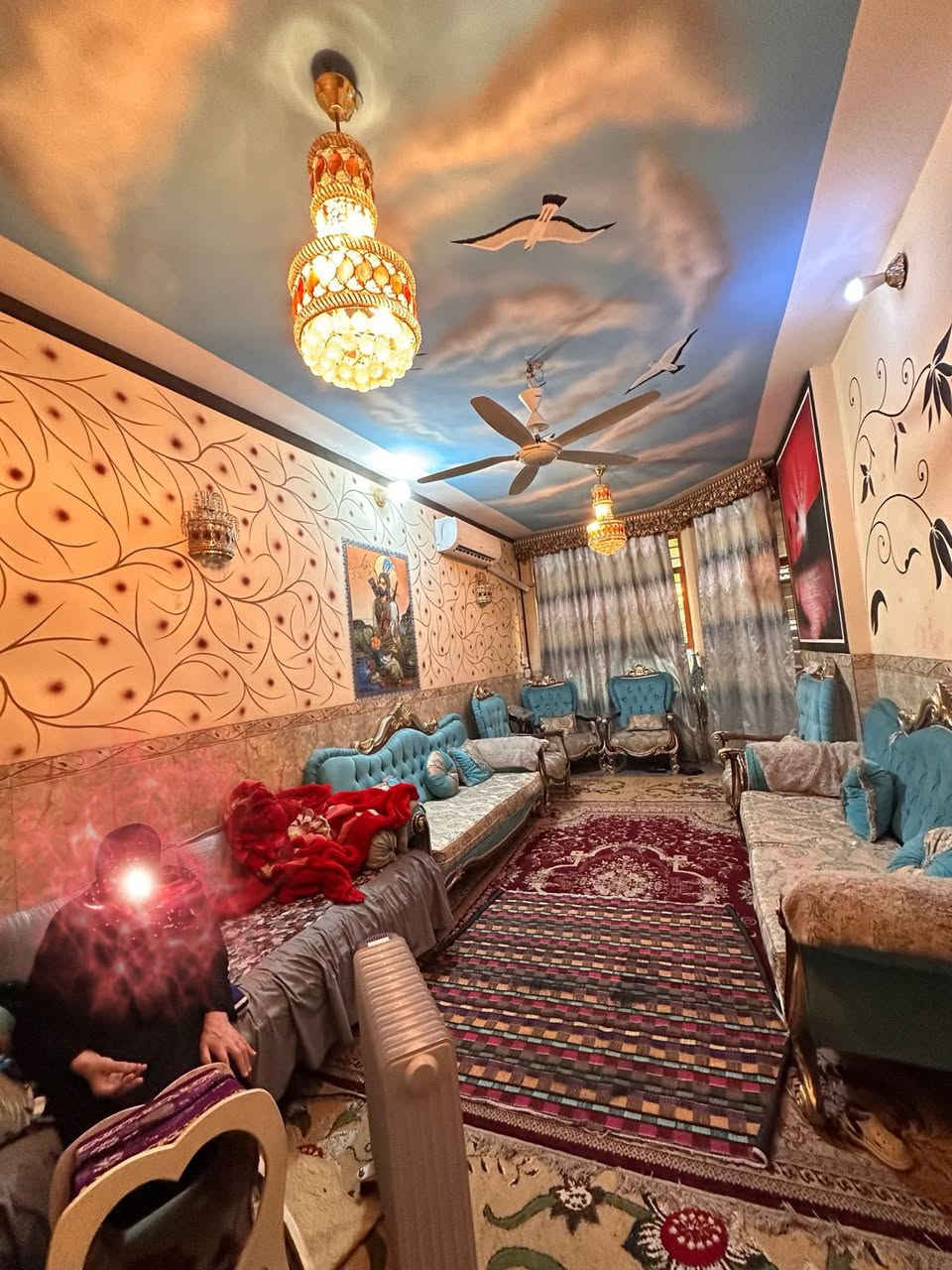 السلام عليكم دار للبيع مساحة 100متر مع حديقة تشجير 50متر 4غرف نوم مع 3حمامات ومطبخ واستقبال  البناء 2014 وارضية مرمر  فرع عريض العوان الشعب الجزائر قرب حسينية سيد حيدر رقم الهاتف  ‭0772 367 0195‬
