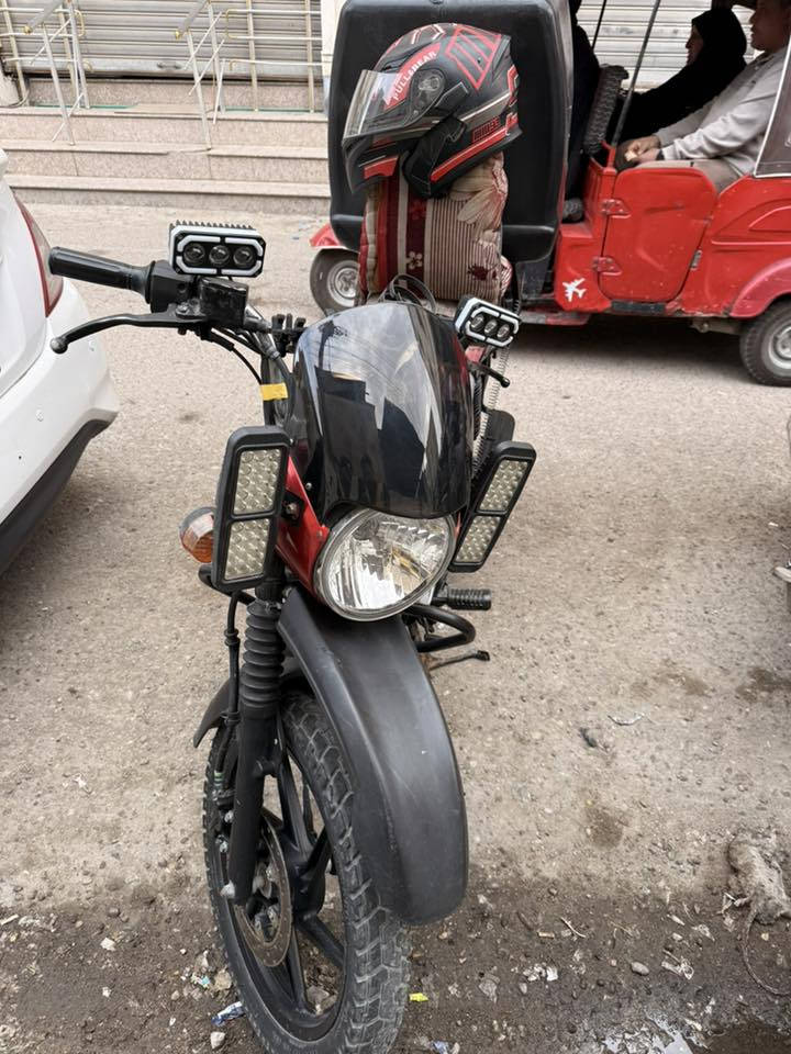 بوكسر للبيع رقم سنويه مديل 23 مجفته تجفيت شركه دراجه نضيفه حلوه رايده 1900وبيه مجال ***********  متواجد بس واتساب  عنوان البصره حيانيه
