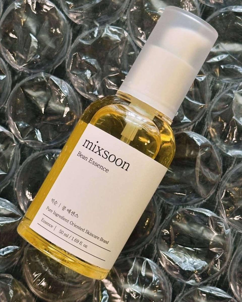 ✨ Mixsoon Bean Essence – 50ml 
سيروم ميكسون 𐙚⋆🩰⋆🦢
ترطيب عميق + نضارة فـورية ✨
يقلل التجاعيد ويعطي إشراقة طبيعية
✔ مناسب لكل أنواع البشرة (خصوصاً الباهتة)
✔ يُستخدم صباحاً ومساءً قبل السيروم أو المرطب
💧 مكوناته : مستخلص الفاصوليا: ترطيب وتغذيةهيالورونيك يحافظ على الرطوبة ويقلل الخطوط. 
﹏﹏﹏﹏﹏﹏˚ 𓇼𓈒𓏸🎅🏻⋆⭒˚♥𓇼


**إذا كنت صاحب هذا الإعلان وتريد حذفه لأي سبب، رجاءا أرسل رسالة إلى الدعم الفني**
