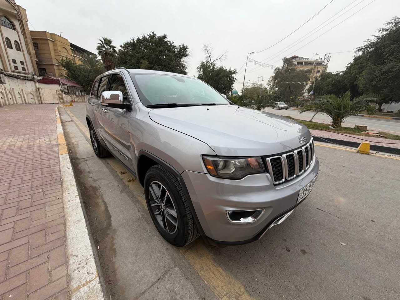 جيب كراند شيروكي لمتد 2018 فول عدا الفتحة

صبغ 3 قطع جاملغين وبنيد ✅

محرك 6 سلندر 3600 سي سي
كشن خزن ميموري
كشنات جلد تدفئة
ستيرن تدفئة
كشنات كهربائية
صندوك كهرباء
ابواب بصمة 
حساسات خلفية
كاميرا دوارة
بريك ذاتي خلفي مانع تصادم
تشغيل عن بعد
ماشية 75 ميل

السعر 189 $ ورقة فقط ✅

جاهزة رقم بغداد الدولي باسمي تحويل مباشر  ✅

مكاني الوزيرية للاستفسار *********** بغداد, العراق
