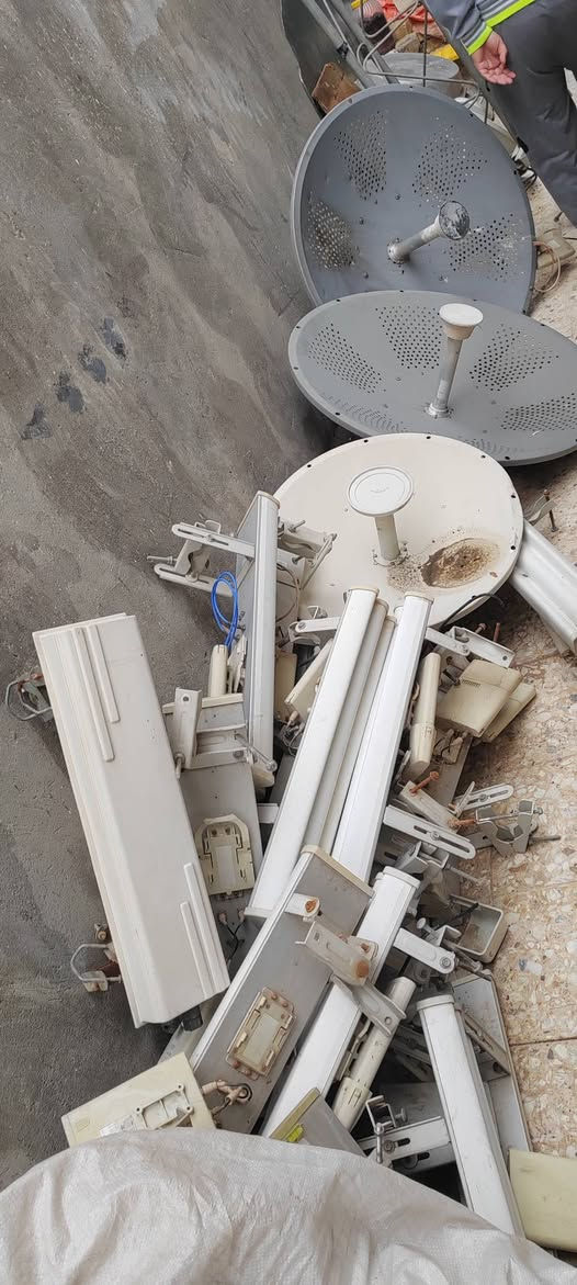 السلام عليكم ورحمة الله وبركاته
شباب اجهزه للبيع مستخدم
سكتر و ٩١٢
دش و ٩١٢
٥ ابراج ١٨ متر g35
راك صغير
عاكسه كهرباء ١٢ فولت و ٢٤ فولت
حسب الصور المرفقه
قيم مانختلف ان شاء الله


**إذا كنت صاحب هذا الإعلان وتريد حذفه لأي سبب، رجاءا أرسل رسالة إلى الدعم الفني**