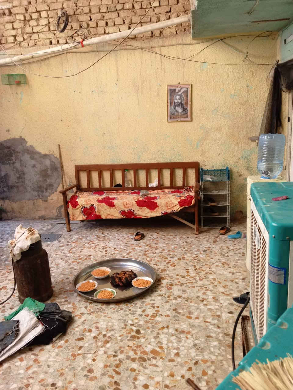 للبيع نص قطعه خلفيه عكاده بجوادر قطاع ٣٨قريبه على الشارع العام غرفتين وملحقاته السعر66 وبيه مجال هاتف ***********
