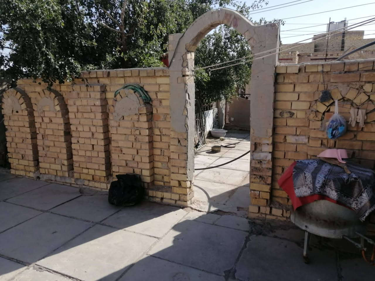 دار للبيع طابو صرف
حي الغدير قرب مجمع المدارس  ومدرسة القاهرة قرب المركز الصحي  الطابق الأرضي
2صاله 2 غرف اكبار مطبخ ديوانيه حمامات داخليه وخارجيه  +
الطابق الثاني شقه معزوله
غرفتين ومطبخ وصاله وساحه كبيرة وحمامات
المساحة 250 متر 
بناء  طابوق  كونكريت الأرضي الطابق الثاني ثرمستون عكادة
السعر  150 مليون


**إذا كنت صاحب هذا الإعلان وتريد حذفه لأي سبب، رجاءا أرسل رسالة إلى الدعم الفني**