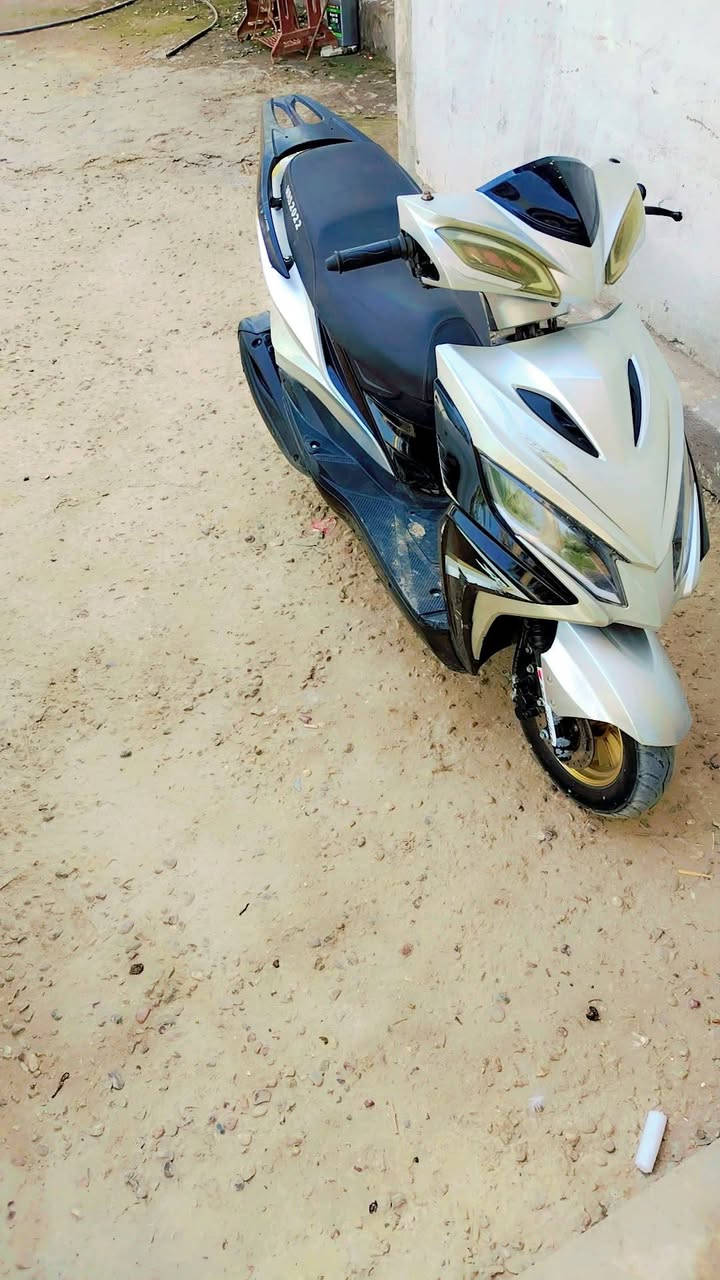 دراجه سكنس البيع موديل 2022 دراجه توني مجفته السعر 450وبيه مجال حك الجيه العنوان حله ابي غرق ***********
