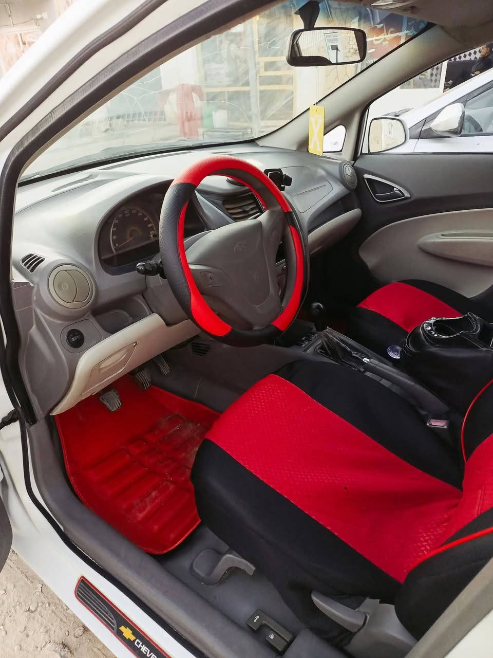 السلام عليكم شوفرليت سايل موديل2012 سنويه ل26 سياره جاهزه ونضيفه دخم تاير حداديه تبريد تتفئه كهربائيات كله شغاله مبدل بيه صندوك فقط بيه ضربه موضحه بالصوره راجعه ع لبلاد سعر 52 بيه مجال حك الجيه للأستفسار ***********
