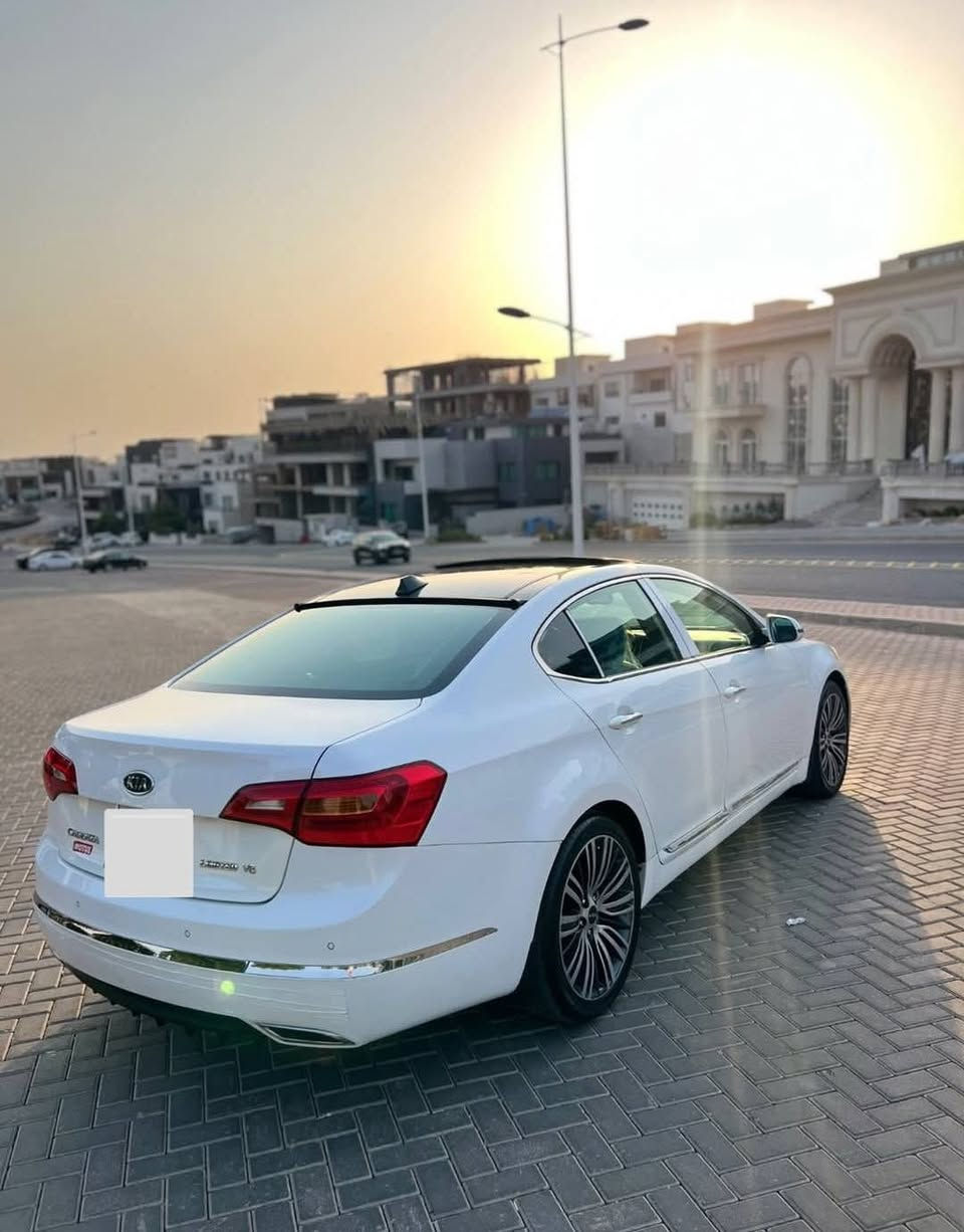 سلام عليكم كادينزا البيع موديل 2012 خليجي فول موصفات رقم أربيل بيها مكانات بارد فقط بدون صبغ محرك وكير وصدر وتبريد كله بشرط تخم تاير جديد السعر 123 وبيها مجال بسيط رقم تلفون ***********
