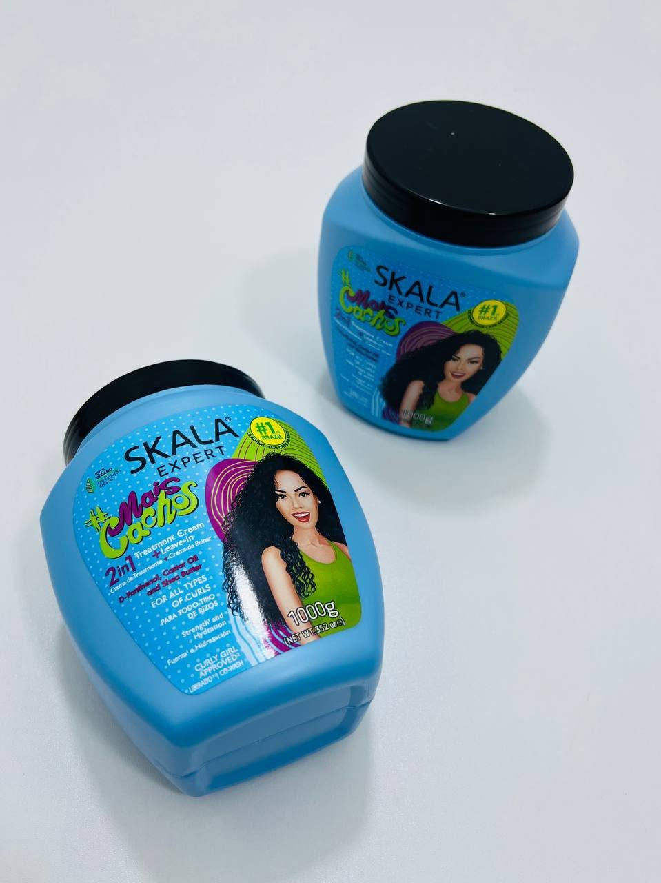 معالج سكالا للشعر المجعد والكيرلي 2×1  Skala Expert Mais Cachos 🌺🍹
معالج ومغذٍ للشعر المجعد والمموج والكيرلي 👩🏻‍🦱يمكن استعماله كـ كريم معالج، Leave-in، أو Co-wash 
يتكون من زيت الخروع  – زبدة الشيا 🧈 – بانثينول 💧
يرطّب ويغذي بعمق 🌺
يفك التشابك ويقوّي البصيلات 💪🏻
يقلل التجعد ويحدد التموجات. 
يمنح لمعانًا ونعومة ✨
تركيبة نباتية 100% 🌱 خالية من السلفات، البارابين، السيليكون والزيوت المعدنية 🚫
1000 غرام 🧴 مناسب لجميع أنواع الشعر الكيرلي (3ABC)


**إذا كنت صاحب هذا الإعلان وتريد حذفه لأي سبب، رجاءا أرسل رسالة إلى الدعم الفني**
