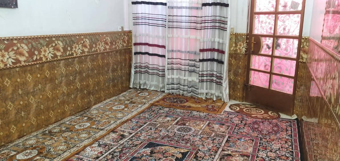 السلام عليكم بيت للبيع الشعب الزراعية خلف حسينية الثقلين المساحة 100
يحتوي على اربع غرف  استقبال  حولي مطبخ 
مدخلين   استفسار  ***********
