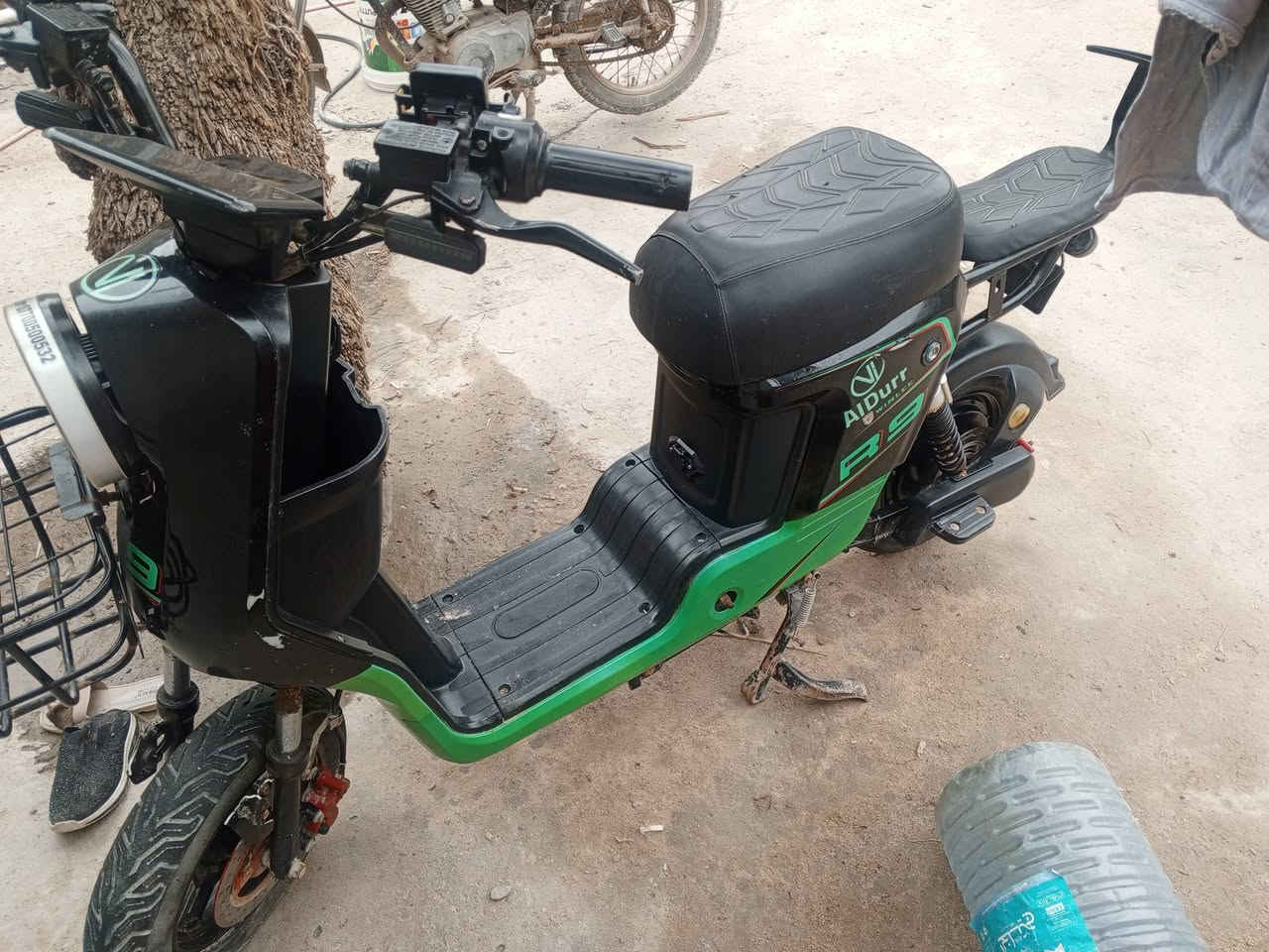 شباب سلام عليكم شباب دراجه شحن جديده بياع محتاج ومستعجل السعر 300 وبيها مجال ***********
