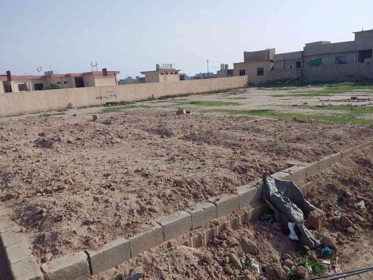 السلام عليكم قطعه 250 متر ب الدبس بيها اساس مدفون خلف مدرسه المحاسن بيع مستعجل والسعر جدا مناسب ***********
