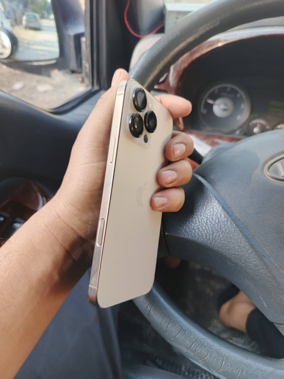 السلام عليكم للبيع  جهاز ايفون 17 برو ماكس شرق اوسط الجهاز نضافتة 100/100 بطاريه 98 ذاكره 256 السعر مليون و350 وبي مجال قليل
الاتصال ع رقم ***********
