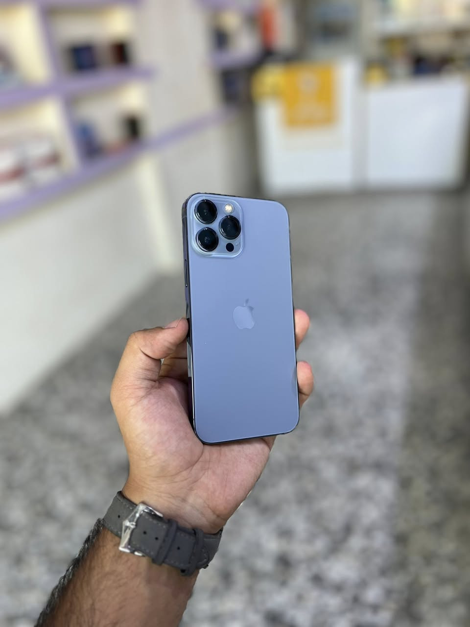 13 برو ماكس
بطاريه 86 بلادي 
ذاكره 256 
نضافه 💯 
مبدل شاشه مال تفصيخ شرط اصليه 
فيس ايدي شغال 
فول ومكفول هذا 
*********** 
شراي اتصل
