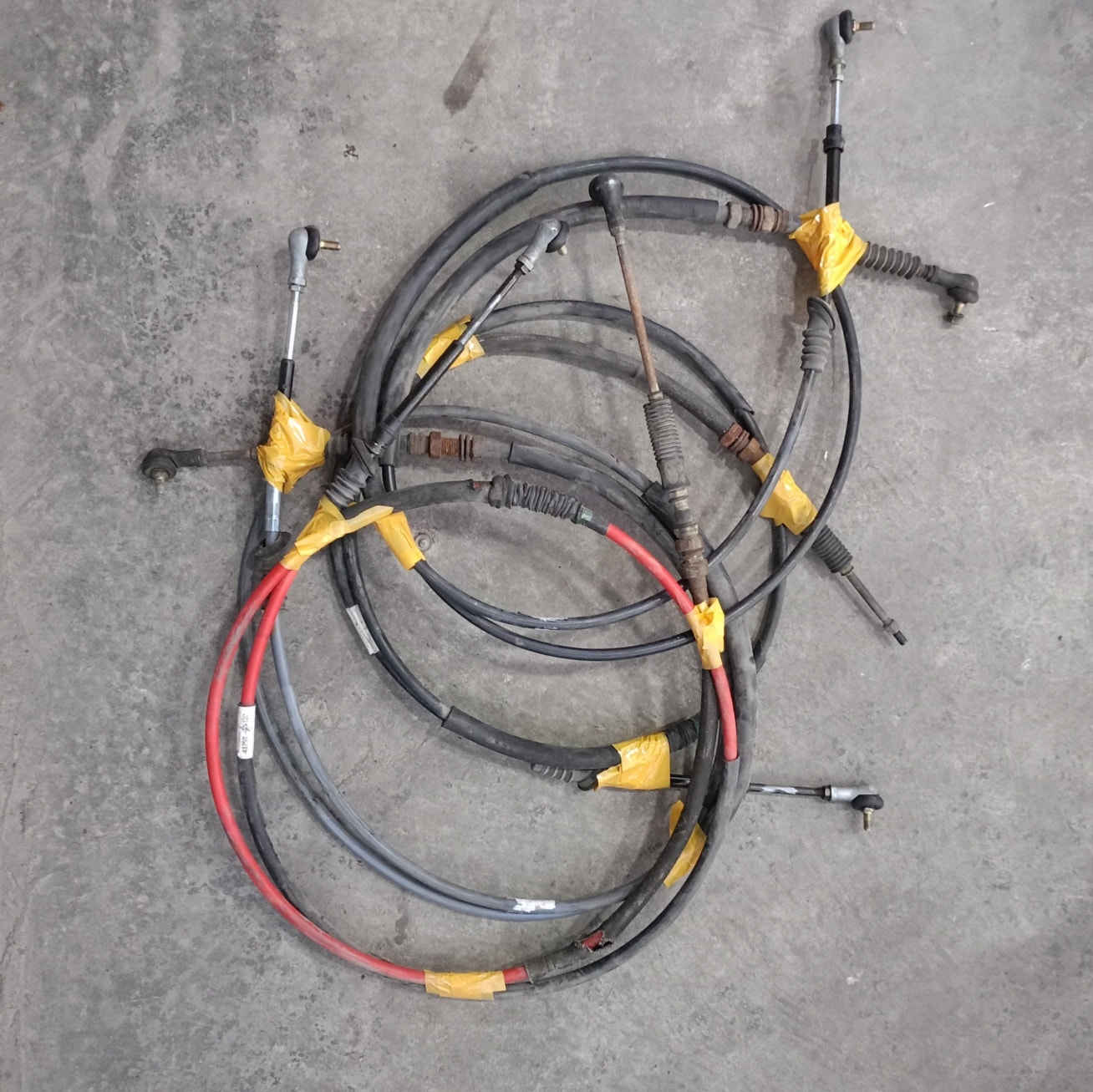 يوجد جميع أنواع ألادوات ألاحتياطيه كنتر هونداي HD65 جديد +مستعمل للاستفار الاتصال على الارقام ألتاليه/*********** ألعنوان بغداد الشيخ عمر محل داود ألسمكري  حمودي ألكوري
