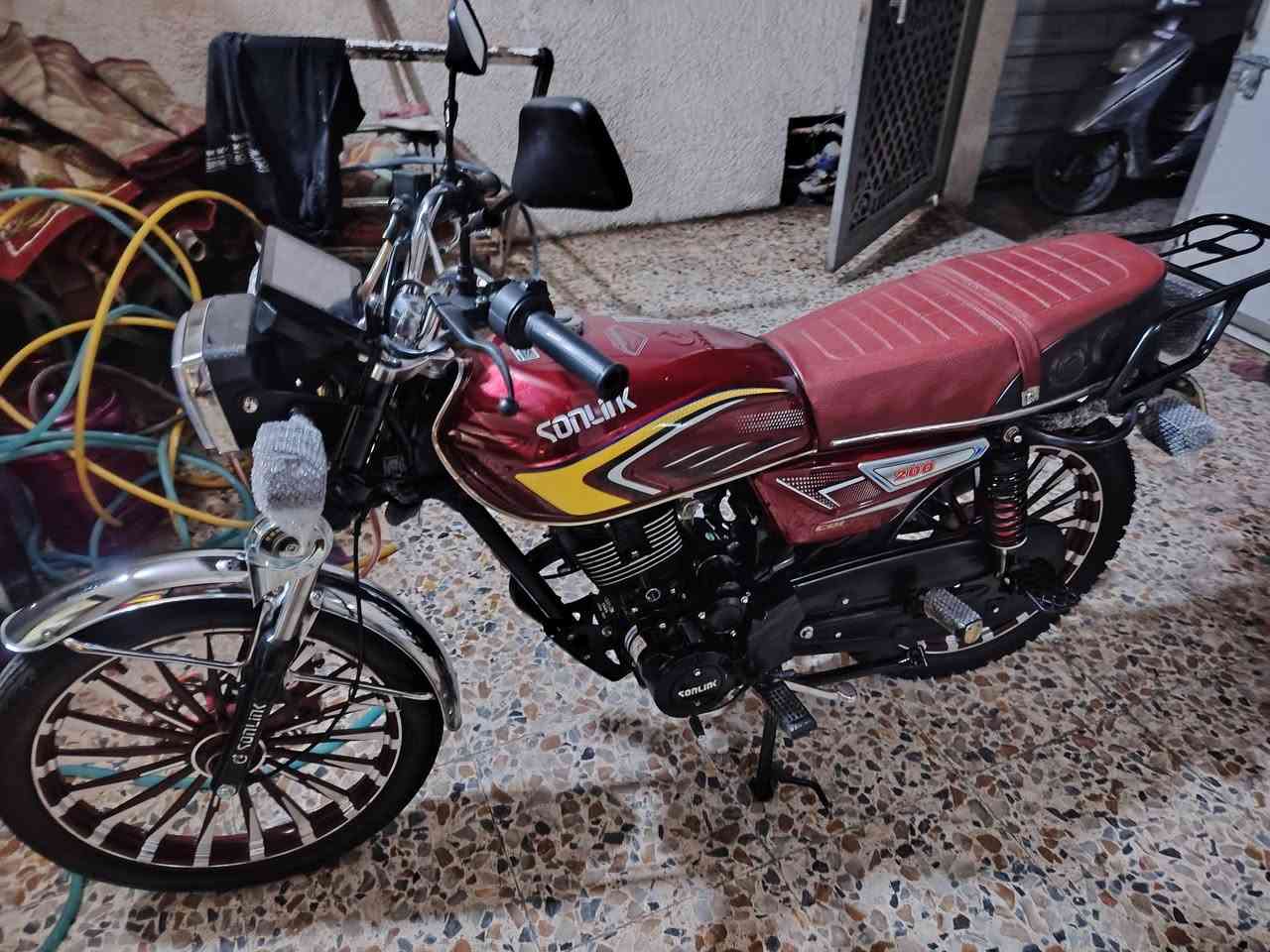 السلام عليكم دراجة يراني سيفان سونك ٥كير مديل 25 مكينة 200 سيسي زيرو أوراق كاملة مال معرض مكفولة كفالة عامة دشبول شاشة أيباد منفذ شحن بي اشاير لد بكلايت زنون عالي ناصي دراجة شخط بصمة تشغيل عن بعد سعر ٨٥٠ وبيه مجال مكان بغداد مدينه الصدر رقم الهاتف ***********
