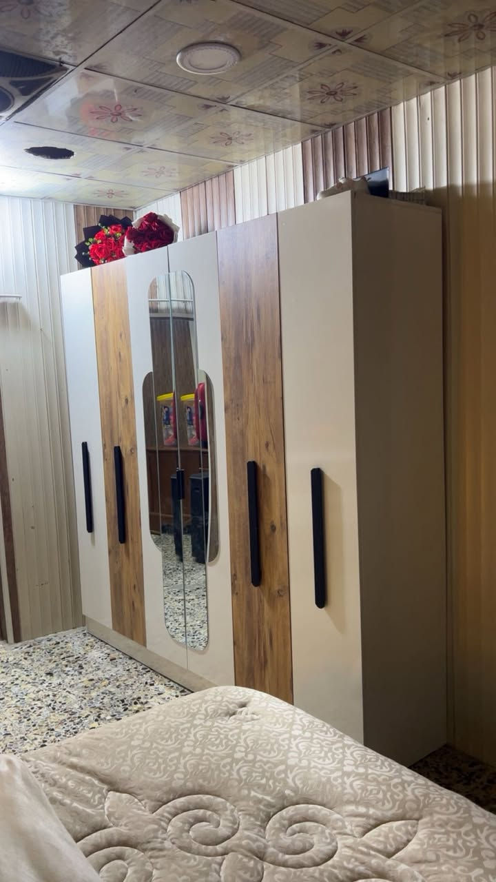 سلام عليكم غرفه نوم للبيع  مصار لهه شهر وصل مالتهه موجود لي يريدهه يدخل خاص  رقم  الاتصال ***********8 بيع مستعجل  وصل مالتهه موجود
