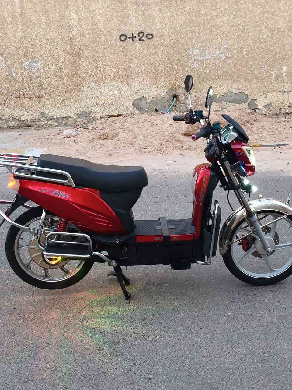 دراجة هارلي الاخوين موديل 24 فوول نظافة ومناقصها اي شي ..
البطاريات🔋الاخوين 40 امبير كلهن يقرن 10 ونص وعالفحص💯 .. تفولها تروح بيها للكرمة وترجع ..
الكهربائيات كلها شغالة .. مانع سرقة .. تشغيل عن بعد.. نظام R رجوع للخلف .. لايت عالي ناصي + زوج زنون اضافي .. دبل اشاره .. اشاير ➡️⬅️ .. اربع سرع .. تثبيت سرعة .. بك لايت رماش .. اضوية جانبية ملونة ..
الدراجة نظيفة حيل والبطاريات حيل زينات ..
السعر .. 500 .. وبيها مجال .. 
*********** .. واتساب ..
*********** ..
