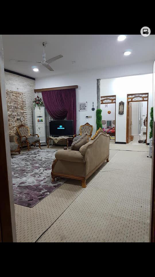 السلام عليكم بيت للبيع 250م طابو زراعي سند25 بدايه سده دور النفط اول فرع المنطقه المشموله بخدمات الجهد الهندسي حاليا ماء ومجاري على الدوله عرض الشارع 10 م البيت طابق واحد غرفتين وصاله جبيره وصحيات استقبال مطبخ مناور الطابق الثاني غرفتين بناء جاهز داخليات سطحين امامي وخلفي كونكريت البيت جديد حاليا فارغ للاستفسار الاتصال على الرقم ***********
