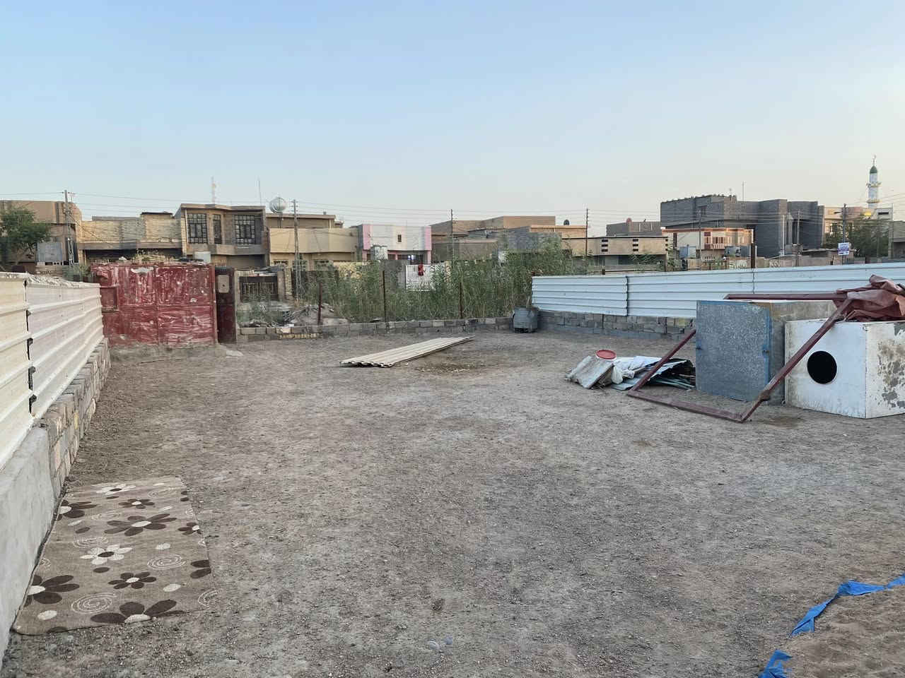 اعلان اعلااان اعلاااان
دار للبيع في الفلوجه حي الشهداء قرب جامع المرسلين في مربع المقابل لجامع المرسلين.
 المساحه 250م الوجه 12ونصف والنزال 20.
 شبكه ماء وكهرباء وتبليط جدد .
وجه الدار ع مشراق الشمس امامه حديقه مسيجه من قبل صاحب الدار  مساحتها 250م .
الدار مقسوم مشتملين .
موضح في الصور والفديو مع ذكر التفاصيل ...
السعر 150 مليون ..
للتواصل الاتصال بالرقم ***********
***********
