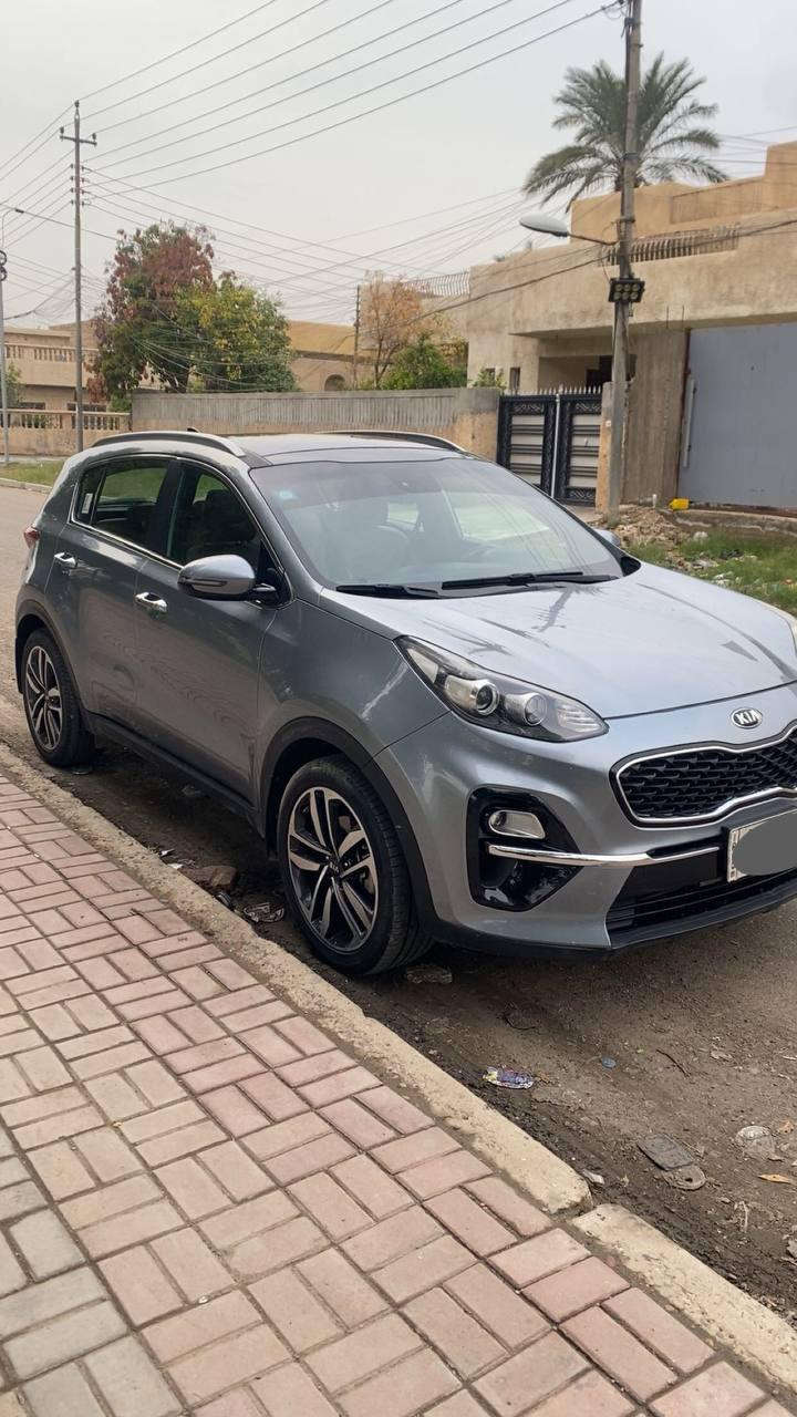يالله 
كيا سبورتج خليجي موديل 2020 اللون رصاصي رقم بغداد وبأسمي تحويل ثاني يوم  وسنويتها ونافذة لغاية شهر 12 سنة2027
المواصفات
سقف بانوراما
 بصمة شاشة كبيرة أندرويد  تشغيل عن بعد  وكامره خلفيه وحساسات خلفيه 
كشنات جلد ومخمل تبريد قطعتين 
تحكم ستيرن جهتين
3 انظمة قيادة (سبورت /ايكو /نورمال)
الگير اوتوماتيك / عادي
مرايات جانبية شفط / اشاير بالمري
حساسات  مانع انزلاق
 بلوتوث + USB  
كشنات جلد ومخمل
حادثها بالعراق جاملغ امامي باب الصدر والباب عكس السايق و مصلح و مصبوغة حزام  
السعر 168 ورقة وبيها مجال للشراي   
وهاي بعد تنزيل السعر لان جانت معروضة 175  

السيارة محركها دوش 2000 
وارد خليجي ضربتها بغداد 
اشتريتها ع هذا الوضع


**إذا كنت صاحب هذا الإعلان وتريد حذفه لأي سبب، رجاءا أرسل رسالة إلى الدعم الفني**