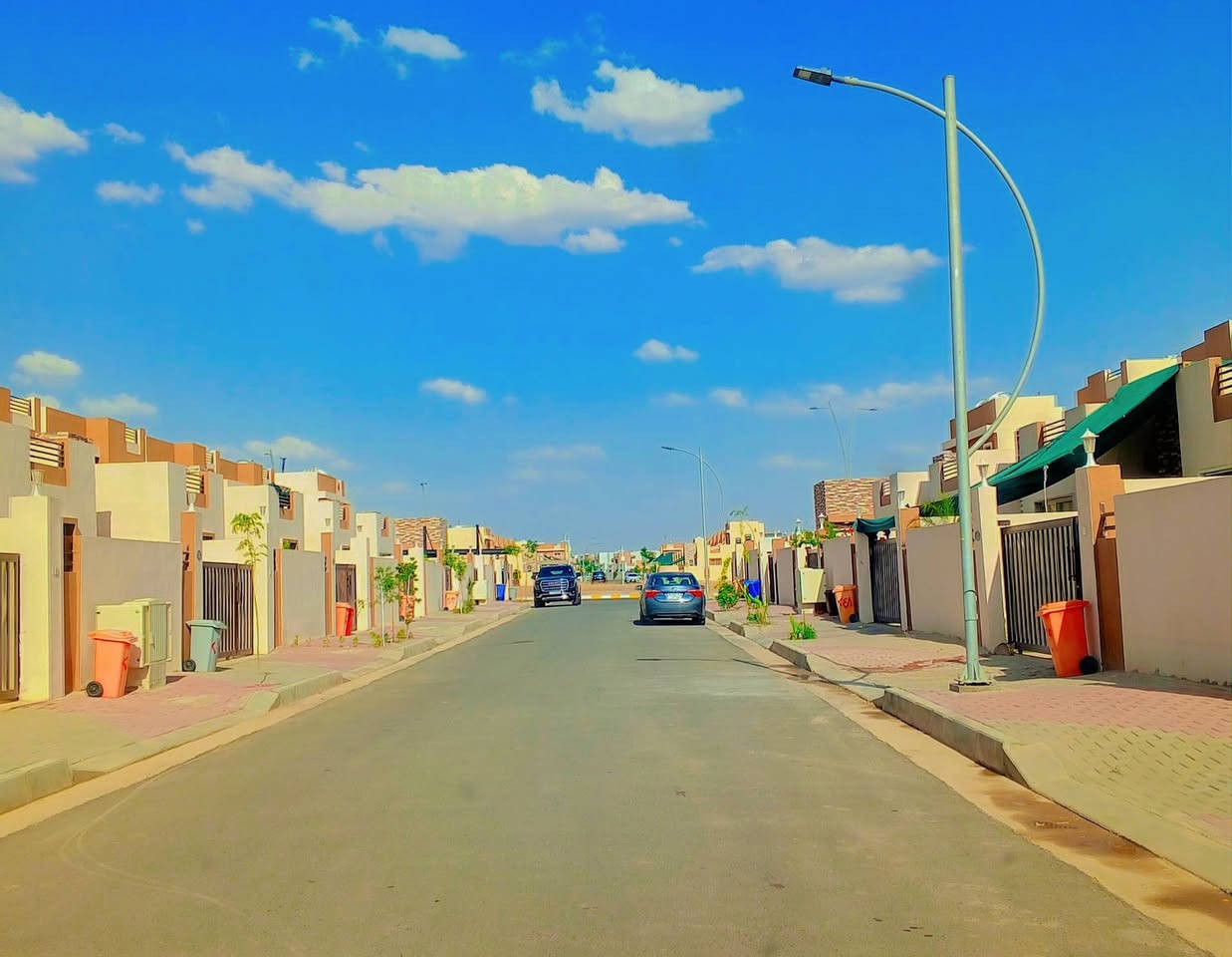 دار للبيع ٢٠٠متر مجمع مدينتي قرب جامعة.كركوك طابقين ٢غرف نوم استقبال هول مطبخ صحيات٢ + غرفة نوم فوگ .كراج سيارة للاستفسار اكثر  الاتصال ***********او زيارة مكتبنا حي الواسطي مقابل شقق الغاز.. تأسس المكتب ٢٠٠٦
