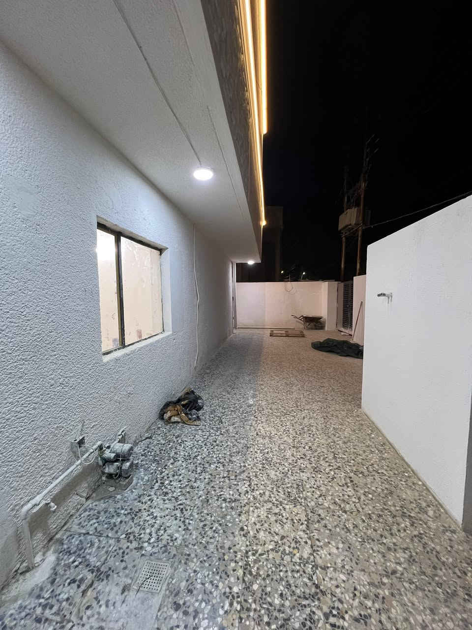 للإيجار في السيدية بيت لاصحاب المشاريع التجارية يصلح مجمع طبي مقر شركة او معهد او روضة ولاي غرض تجاري

مساحة البيت ٣٠٠م ركن تضيف جدا يحتوي ع كراجين

عدد الغرف ١٠ غرف من ضمنهم صالة ومطبخ وخدمات عدد ٦

سعر الايجار ٤ مليون ونص وقابل للتفاوض

للاسـتفسـار ***********
