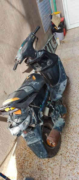 سلام عليكم دراجه فراشه فحل للبيع مابيها اي شي طك هندر وتطلع سعرها 175 وبيها مجال  عوزها بس كفرات
عنوان نجف حي النداء 
تواصل ***********
