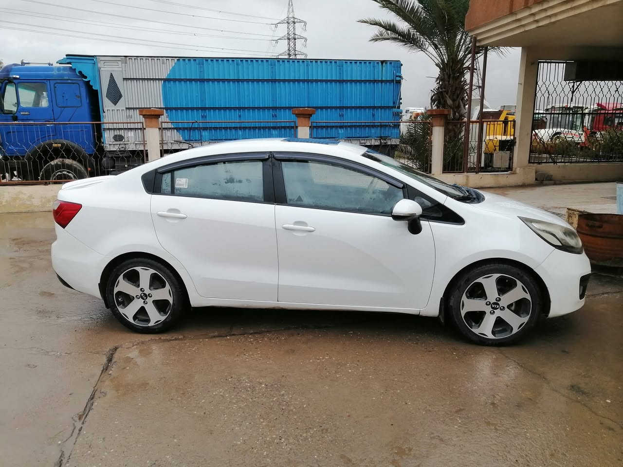 كيا ريو ٢٠١٢ محرك ١٦ وارد كوري كابون بانزين هزه جديده رقم جديد فول موصفات بيها تبديل باب اصلي شركه وبيها شويا تحيل بل سقف السعر ١٠٥ وبيها مجال
*********** عنوان السياره الموصل الايسر
