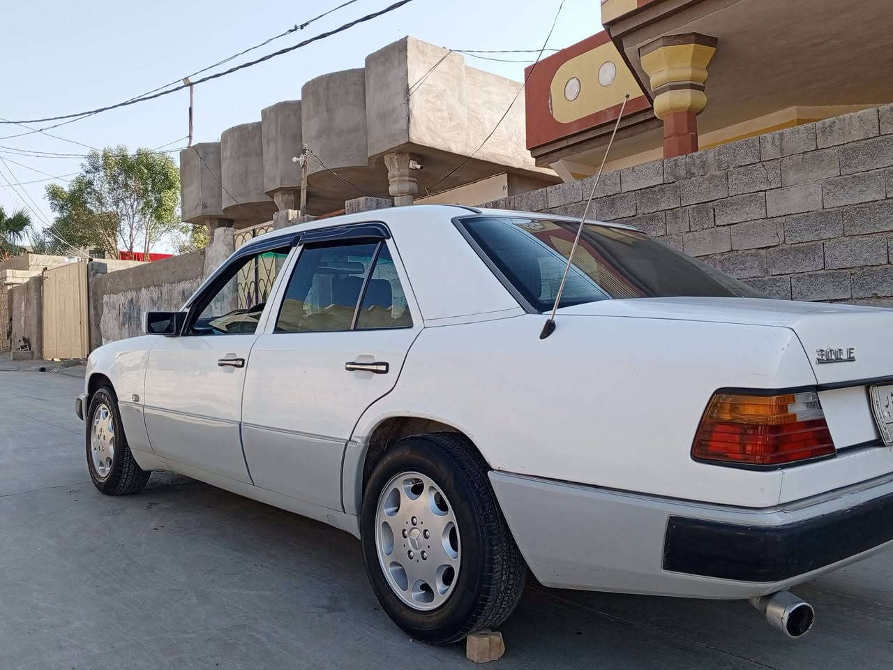 سلام عليكم
مرسيدس E300 أصل ✅
 موديل 1992 رقم بغداد سنويه جديده✅
 قواعد دبل بلاد مكفولات على وضع شركه✅
 مكينه وكير جدد بطه ديلكو✅
 تخم تاير جديد صدر جديد✅
 باتري جديد كهربائيات كلها شغاله✅
 داخل كله جديد على وضع شركه ✅
تبريد ثلج 🥶 ✅
سعر 57 وبيها مجال 💲
مكاني ديالى جلولاء 📍
‏‪***********‬‏📞
