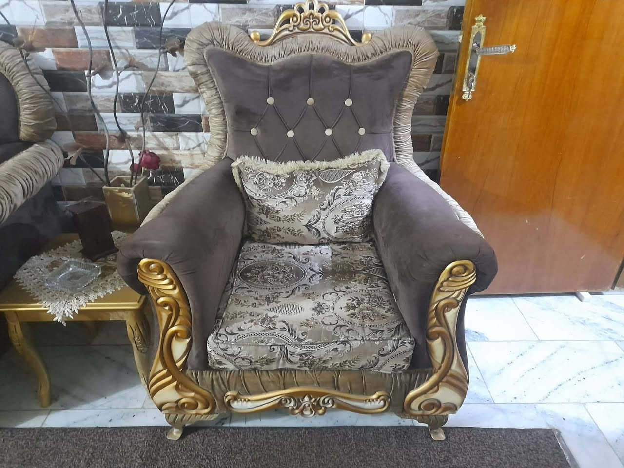 طخم جديد ٢ قنفه كبيره وواحده وسط وطبلات ذهبيه عدد ٤ بضمنهم واحده كبيره للبيع


**إذا كنت صاحب هذا الإعلان وتريد حذفه لأي سبب، رجاءا أرسل رسالة إلى الدعم الفني**