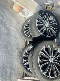 عندي تخم ويل وتاير. للبيع. حجم 17 مال كورله. سعر خاص. رقم الهاتف 07700...