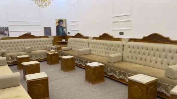 سلام عليكم بيت البيع مساحت دار معا ديوان 300 البيت يحتوي ع حديقه و ديوان و حمامات خارجيه البيت من داخل يحتوي ع استقبال و مطبخ و صاله و صحيات دخليه و قرفتين / طابق ثاني يحتوي ع صاله و قرفتين و صحيات طابو زراعي وكاله بسم موقع دار بصره ابو الخصيب يوسفان شارع مجمع سياب  المشتري مكلف بنشر استفسار *********** واتساب او اتصال سعر 270 قابل التفاوض
