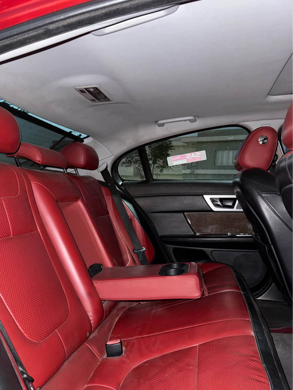 سلام و عليكم 
Jaguar xf 2013 شركة سردار 

- سياره كلين تايتل بدون حادث .
-محركها : v6 supercharged 3.0L
-القدره الحصانيه : 340 🐎 .
- كير و محرك بحاله ممتازه. الكير ٨ سرعات .
-سياره ماشيه : 125الف كم .

-مواصفات السياره فول واحد على واحد 
* مثبت سرعه
*كشنات خزن memory 
*تحكمات بل مري كهربائيه + تعتيم اوتوماتيكي
*تشغيل بصمه 
* اربع انضمة قياده 
*برده خلفيه كهربائيه
*نضام السماعات (meridian)
*شاشه وسطيه لمس 
*كامره خلفيه 
*حساسات خلفيه + اماميه 
*عداد 300 كم 
*كير ماوس 
*هند بريك كهربائي
*فتحات تبريد اوتوماتيك 
* شفتات ستيرن 
*قتحتة سقف 
*مقاعد جلد احمر 
*حساسات نقط عمياء بل مري الجانبيه 
و غيرها من المواصفات …..

- سياره رقم اربيل بأسمي تحول وكاله بشرط 
- مكان السياره اربيل 
- رقم : ***********
- سعر السياره : 92 ورقه قفلل أربيل, العراق
