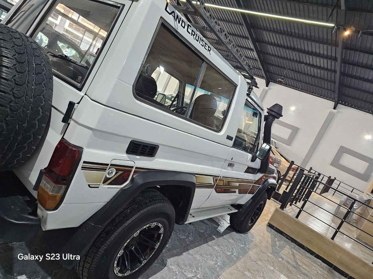 السلام عليكم
لاندكروزر ١٩٨٨ محدثه
٦ سلندر بانزين
كير ومحرك شرط
دبل كير
٤ راكب
رقم دولي
السياره نظيفه
عنوان السياره موصل
السعر 93 وبيها مجال
***********
