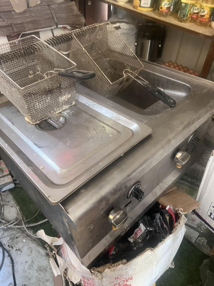 قلاية فنكر حوضين مستعمله ب ٣٠٠ الف
***********
