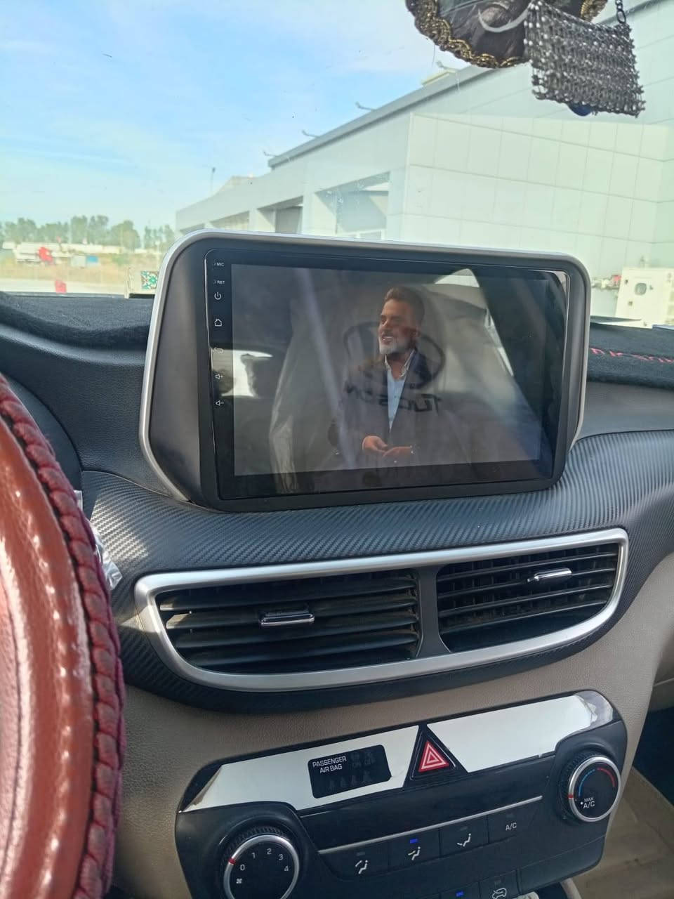 السلام عليكم هونداي توكسان خليجي موديل ٢٠٢٠ حجم محرك ٢٠٠٠ماشيه ٦٣الف قابله للزيادة الموصفات تحكم استيرن جهتين تبريد قطعتين سياره الكشنات كلها مغلفه جلد ثلاثة أنظم قياده لد نهاري ليلي بيها صبغ أماكن وضربه جاملغ الخلفي جهة سايق سياره امانه الله كلش جديده رقم أربيل باسمي رقم الجديد السعر ١٥٠ وبيها مجال بسيط رقم الهاتف *********** او مراسله على الخاص فقط بيع التقرير موجود بصور
