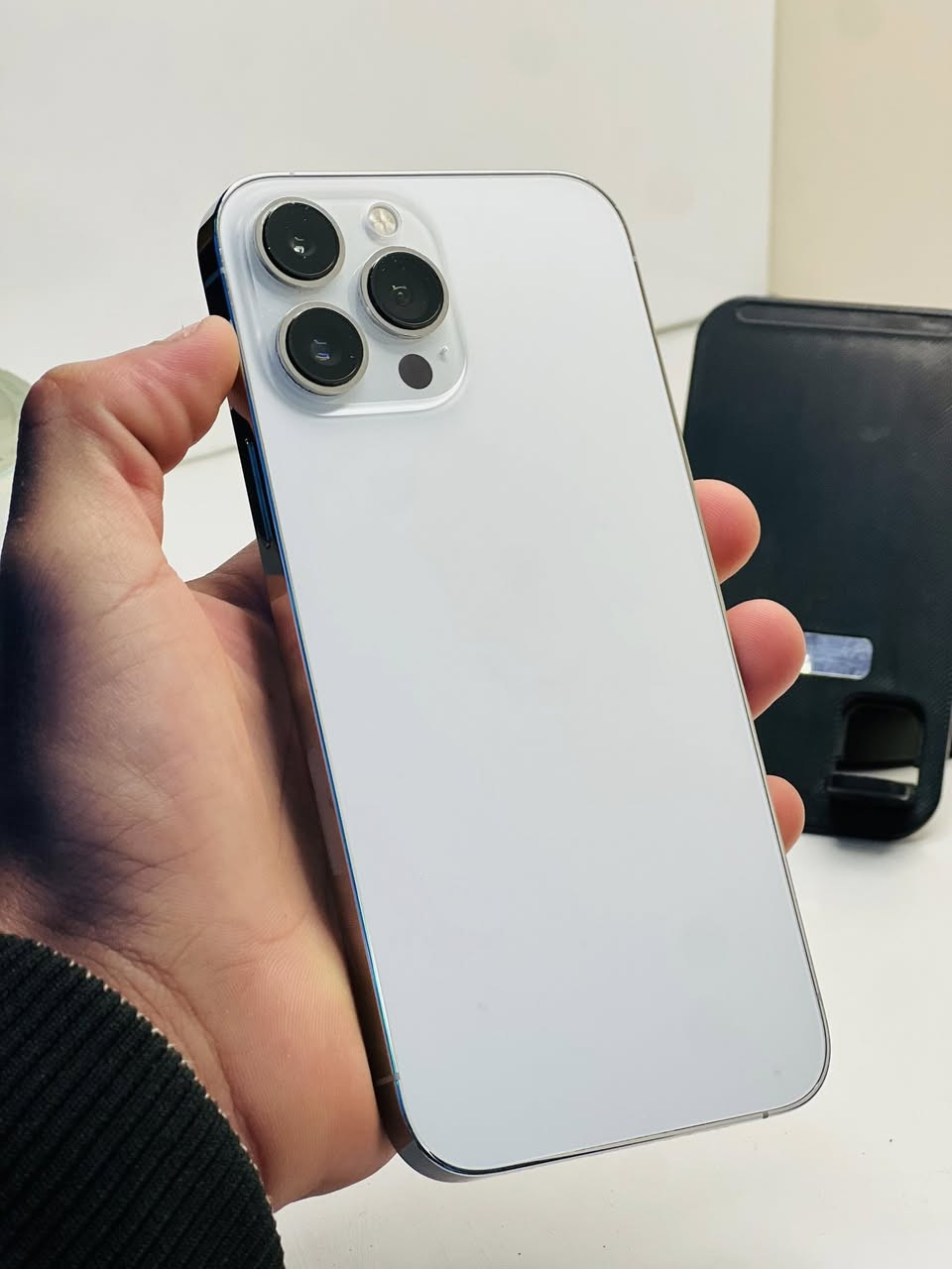 ايفون ١٣برو ماكس
بطاريه٨٦بلاد الجهاز 
ما مفتوح الجهاز فول 
نضافه ذاكره٢٥٦السعر
خاص العنوان بابل محاويل
***********متوفر توصيل جميع المحافظات
